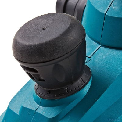 Bort BFB-1300-T Рубанок электрический [98298611] { 1300 Вт, 16000 об/мин, 6 кг, набор аксессуаров 10 шт }