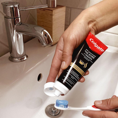 Зубная паста Colgate отбеливающая для ценителей чая кофе и табака 75мл